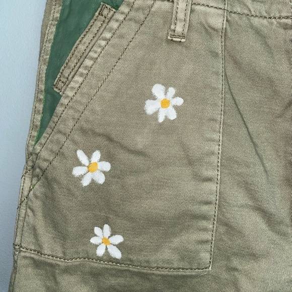 up-cycled: american eagle olive cargo shorts - Picture 2 of 3